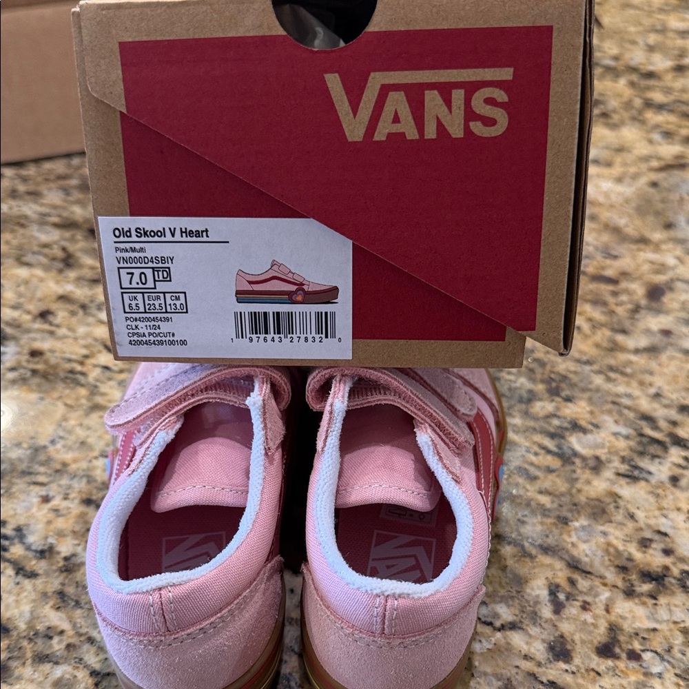 Old Skool Pink Heart Sneakers - Picture 6 of 6